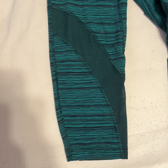 Green Lululemon Leggings with mesh - Picture 3 of 3
